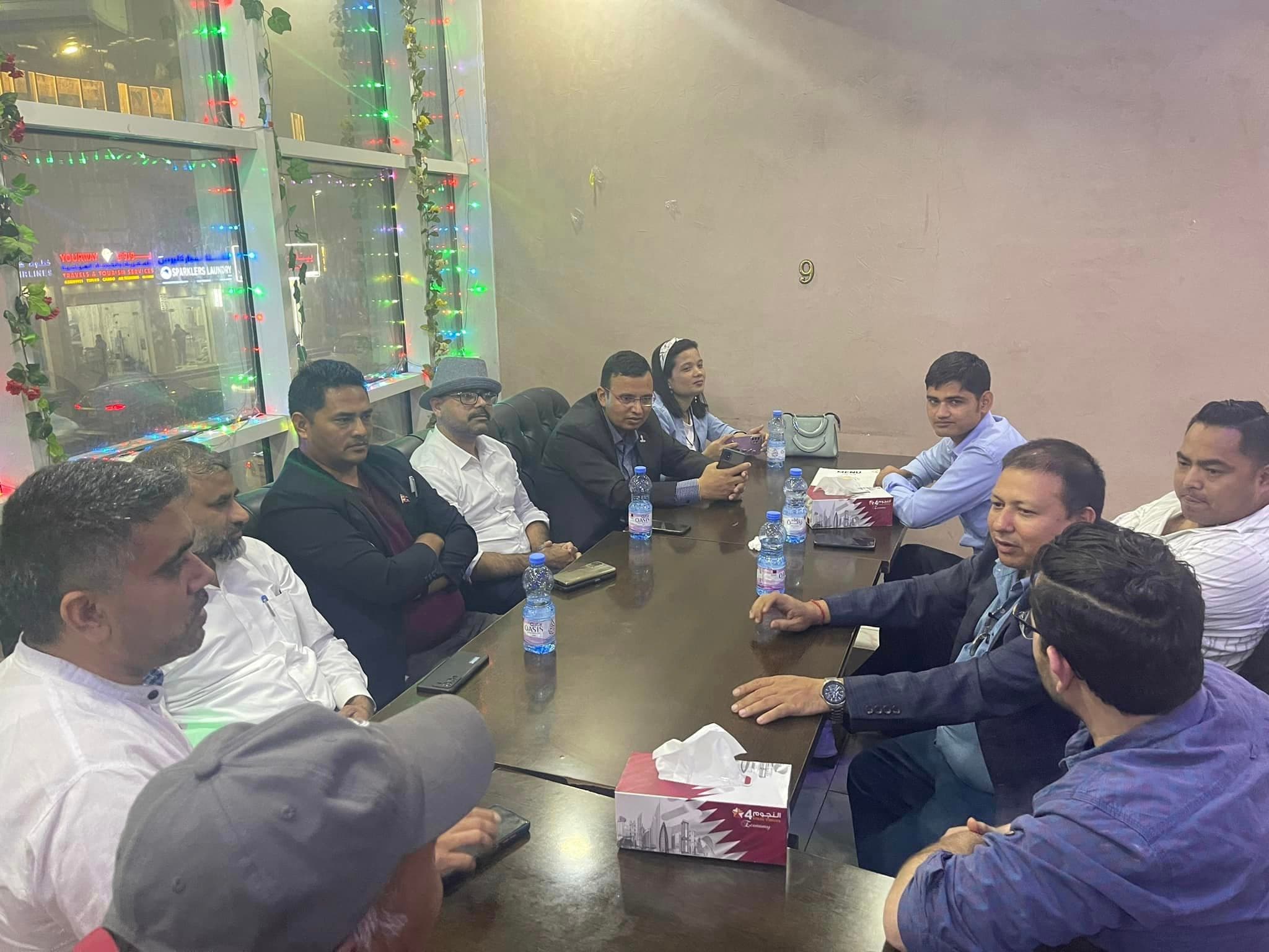 एनआरएनए अध्यक्षका प्रत्यासी विनय अधिकारीको कतारका पत्रकारहरुसंग भेटघाट