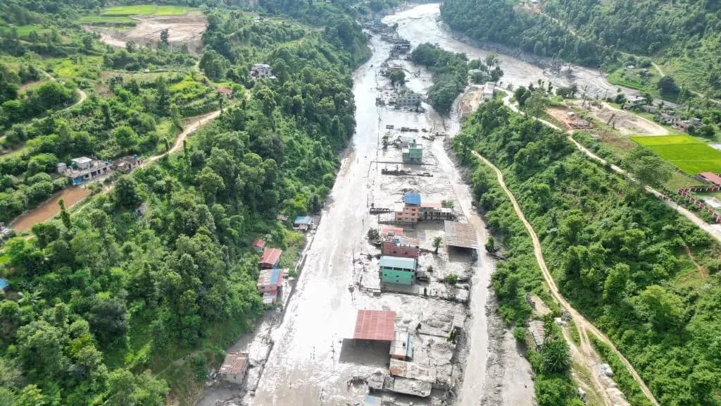 पृथ्वी राजमार्ग तेस्रो दिन पनि बन्द, तीन स्थानमा लेदो हट्न बाँकी