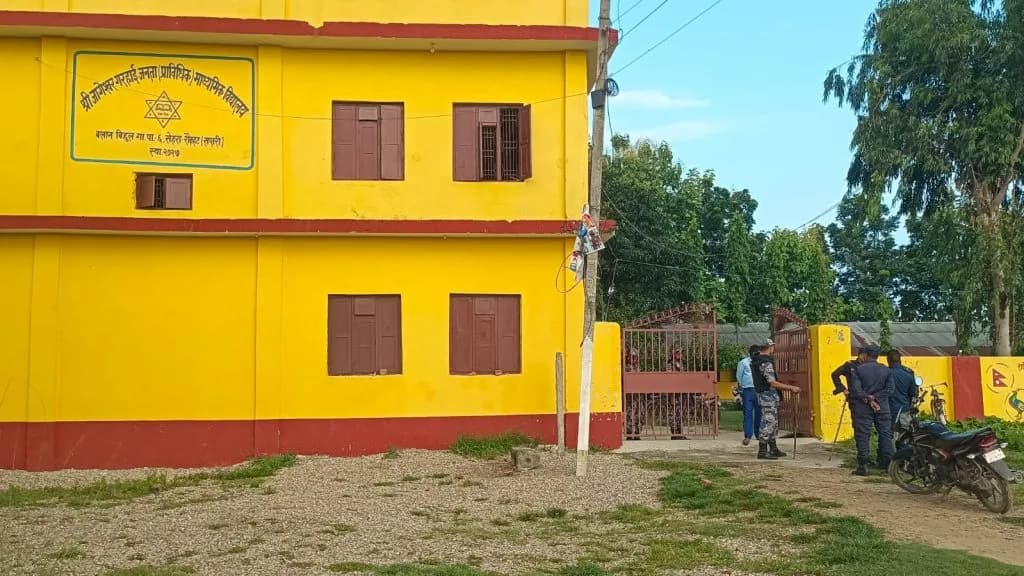 शिक्षक भर्नामा आर्थिक चलखेलको आरोप, वडाध्यक्षद्वारा विद्यालयमा तालाबन्दी