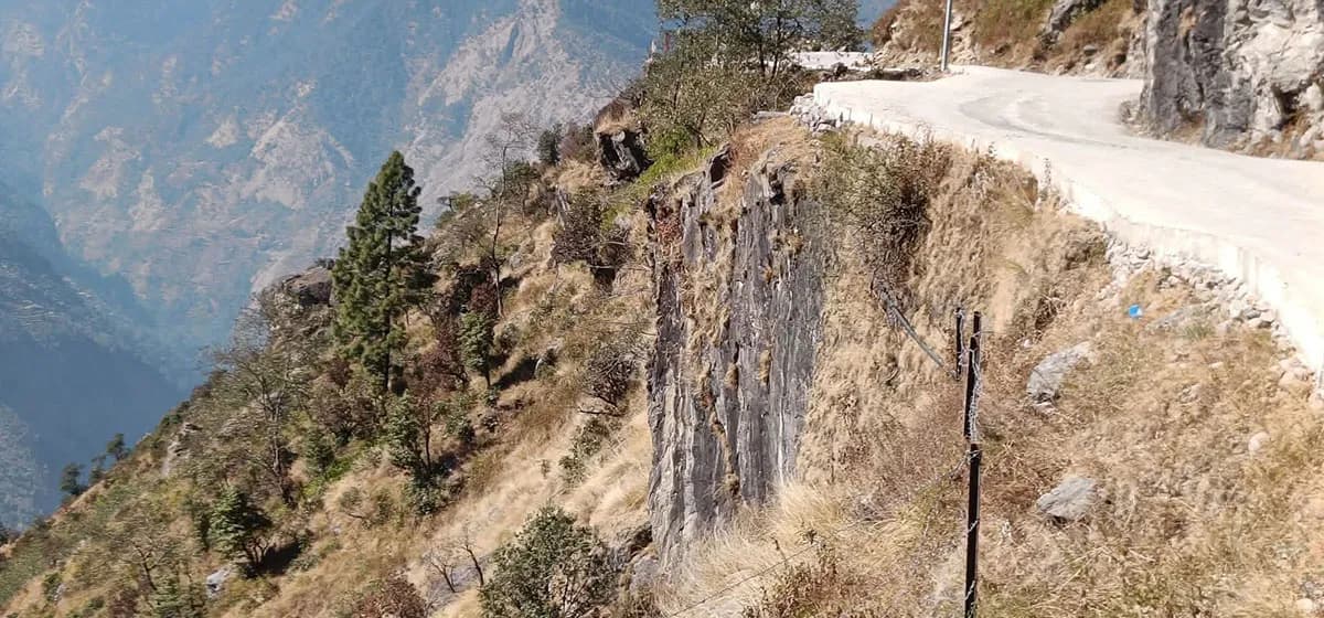बाढीपहिरोले रसुवासहित पाँच जिल्लाका सडक यातायात प्रभावित
