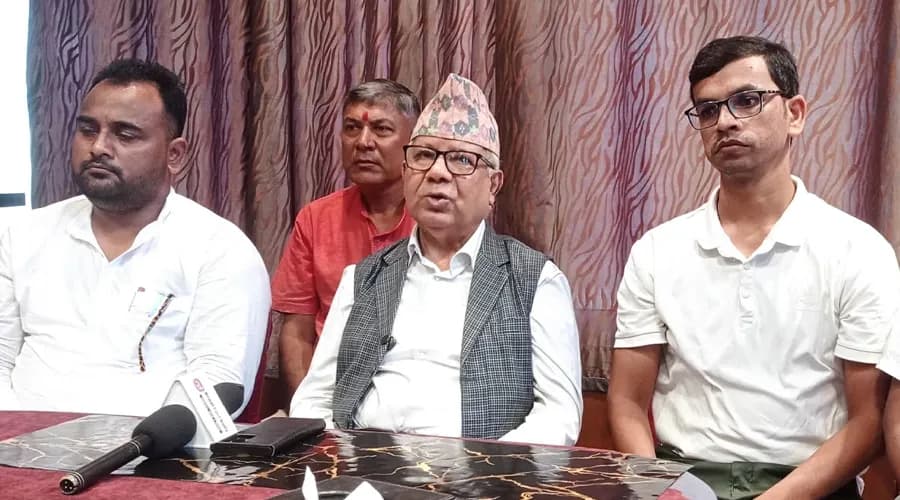 संविधान जोगाउन परिवर्तनकारी शक्तिबीच एकता चाहिन्छ : माधवकुमार नेपाल